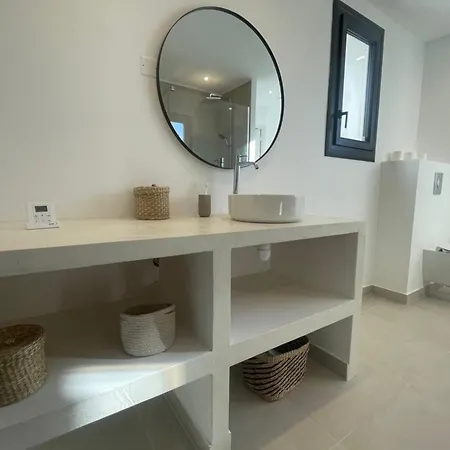 Large House With Swimming Pool 5 Min From Avignon Сasa de vacaciones Les Angles (Gard)