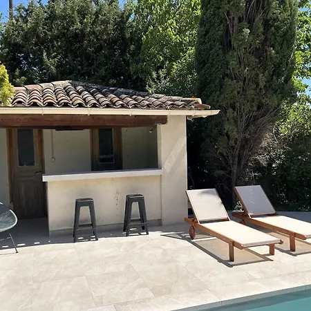 Large House With Swimming Pool 5 Min From Avignon Casa vacanze