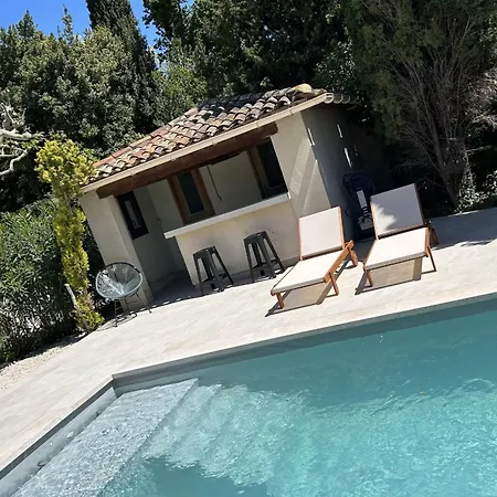 Сasa de vacaciones Large House With Swimming Pool 5 Min From Avignon Les Angles (Gard)