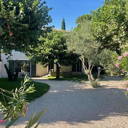 Сasa de vacaciones Large House With Swimming Pool 5 Min From Avignon